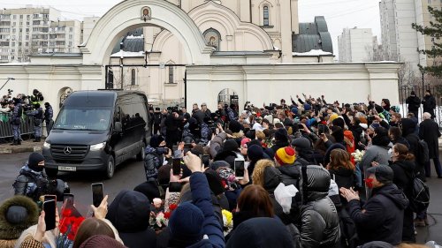 Tausende Menschen bei Nawalnys Beerdigung