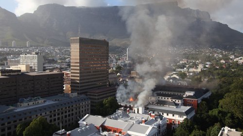 Parlament von Südafrika in Flammen