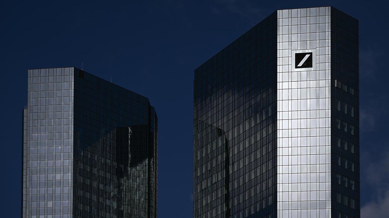 Deutsche Bank streicht rund 2.000 Stellen