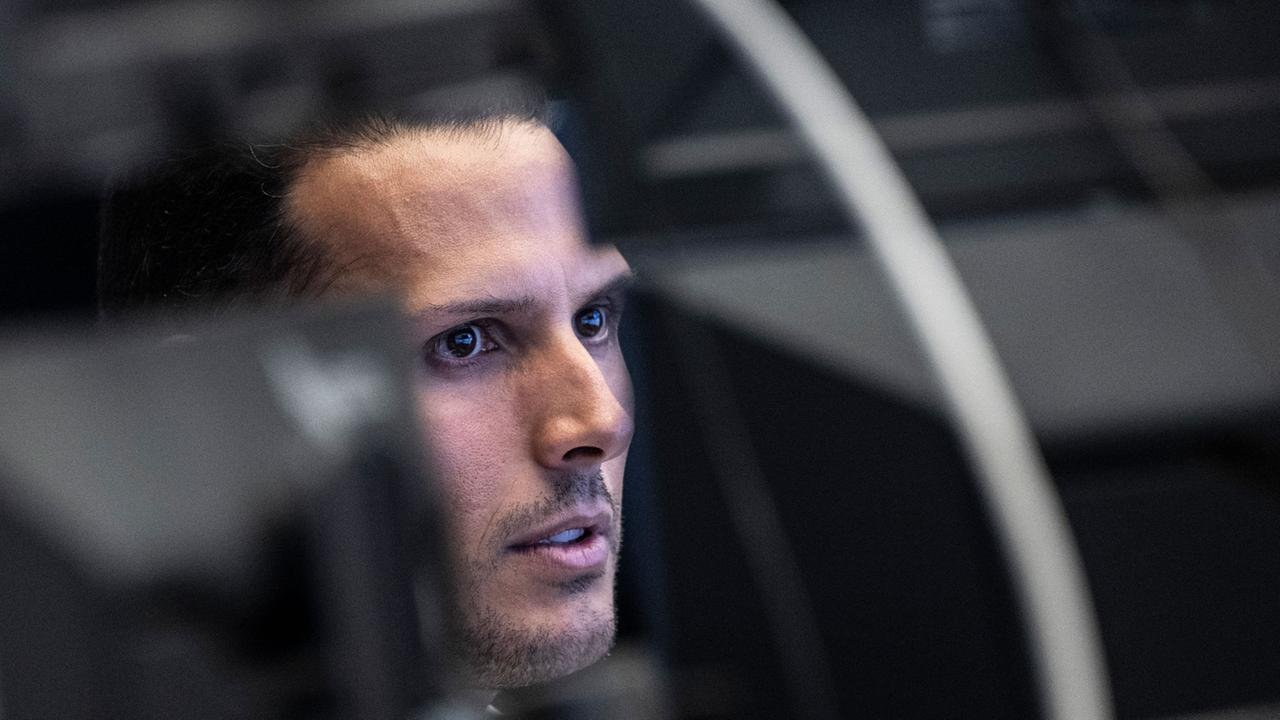 DAX fällt unter 23.000 Punkte