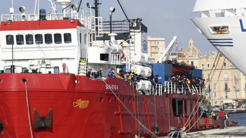 Italien setzt zwei deutsche Rettungsschiffe fest 