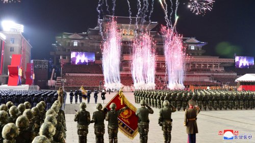 Nordkorea hält Militärparade ab