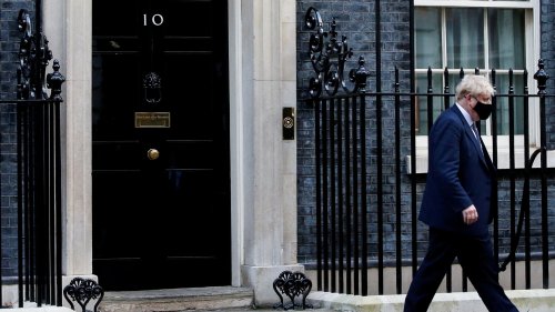 Premier Johnson lehnt Rücktritt ab