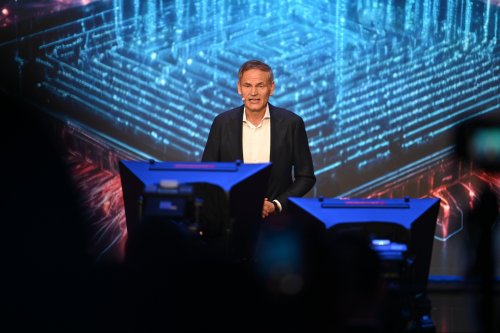 Kommentare - VW-Chef Blume zweifelt an Verbrenner-Aus bis 2035 | meta tagesschau