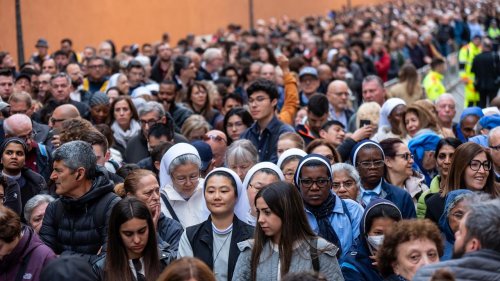 Erneut Tausende am Petersdom 