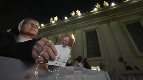 Papst Franziskus wird aus Klinik entlassen