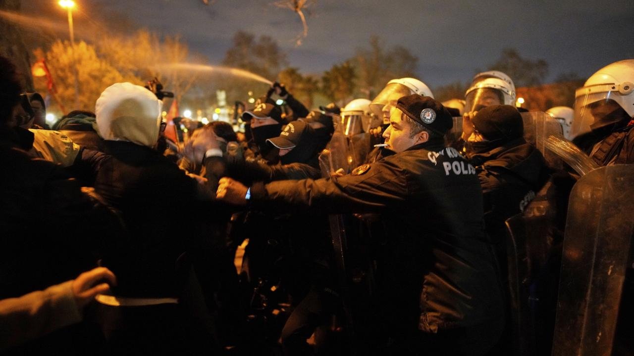 Türkische Polizei geht gegen Proteste vor