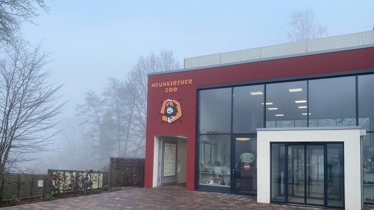Täter brechen im Neunkircher Zoo Karusselle auf