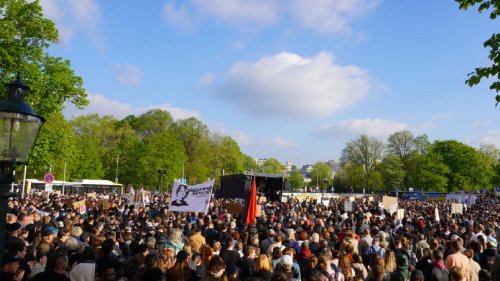 Tausende protestieren in Oldenburg