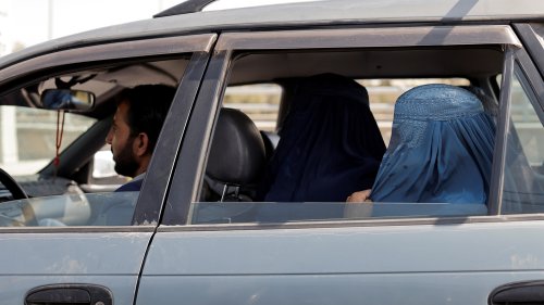 Hijab-Zwang und Musikverbot im Auto