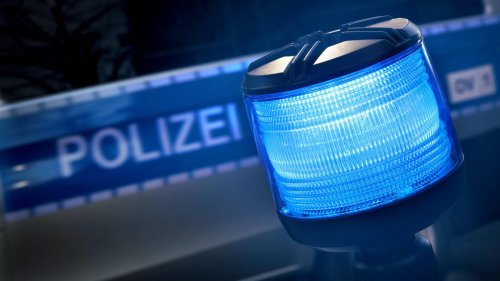Angestellte mit Waffen und Pfefferspray bedroht: Drei Maskierte überfallen Apotheke in Berlin-Kreuzberg