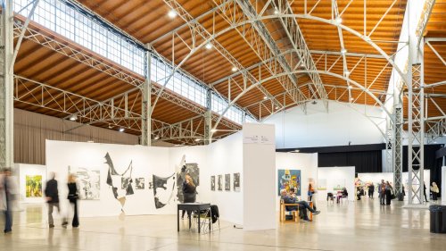 Fuß im Strickstrumpf: Die Messe Spark Art Fair in Wien