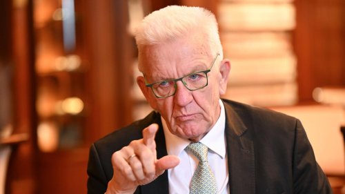 Streit um Bezahlkarte: Kretschmann stellt sich gegen Grünen-Spitze