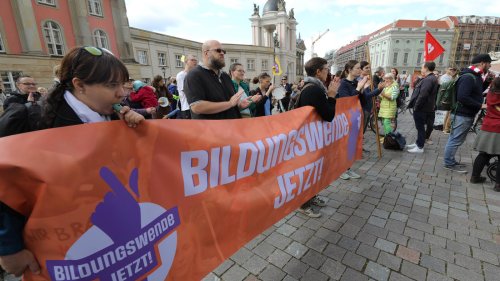 „Kleinere Klassen, mehr Fachkräfte“: 500 Teilnehmer bei Bildungsprotest in Potsdam