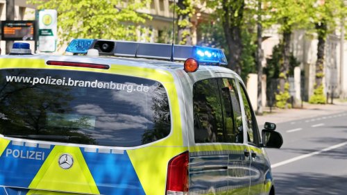 Notruf nach Schlägerei in Potsdam: Polizei sucht gewalttätige Fußballfans
