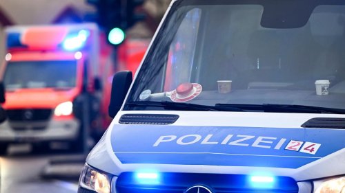 Kriminalität: Mann mit Stichverletzungen liegt in Reinickendorfer Hausflur
