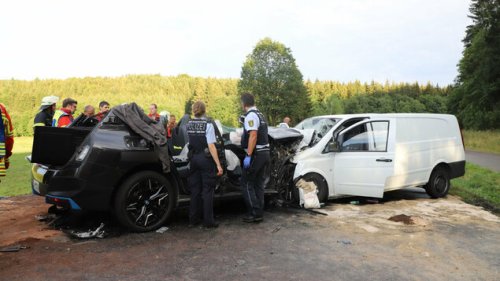 Ein Toter und neun Schwerverletzte bei schwerem Unfall mit autonomen Auto