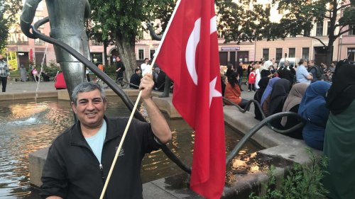 „Niemand hat so viel für die Türkei getan wie er“: So reagiert die türkische Community in Berlin auf Erdogans Sieg