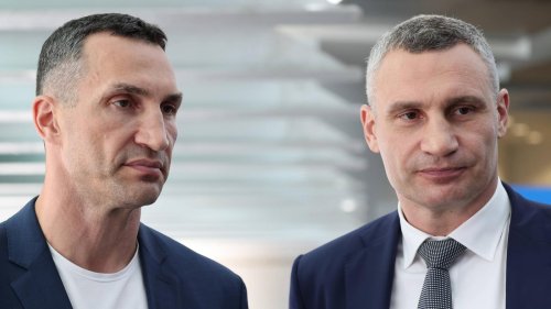 „Wenn du schwach bist, wirst du nicht akzeptiert“: Die Klitschko-Brüder über die Chancen auf Frieden in der Ukraine