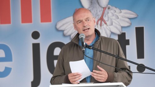 Verbindung zu „Reichsbürger“-Gruppe: Polizei durchsucht offenbar Haus von Wagenknechts Ex-Ehemann