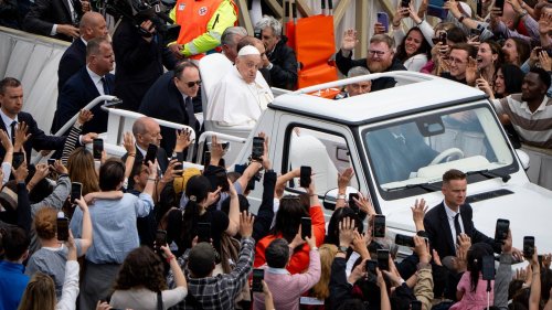 „Er starb mit dem Geruch der Schafe an ihm“: Der Papst arbeitete bis zum Tod – entgegen dem Rat seiner Ärzte