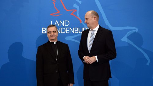 Katholische Kirche: Woidke würdigt Papst Franziskus: „Nah bei den Menschen“