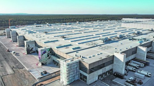 Behörde sieht kein Problem für Brandschutz: Brandmeldeanlage in Brandenburger Tesla-Fabrik funktioniert nicht