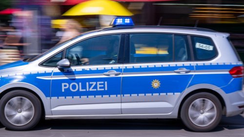 Mann fast von Besen erschlagen: 15-Jähriger wirft in Berlin Gegenstände aus 25. Etage