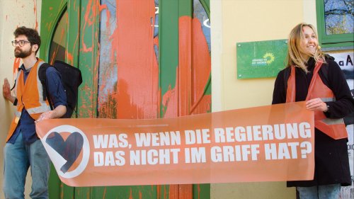Grünen-Parteizentrale in Berlin-Mitte beschmiert: Zwei Klimaaktivisten müssen vor Gericht