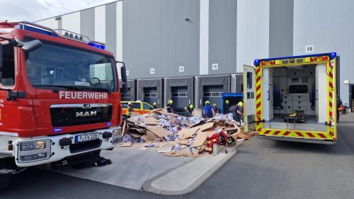 Einsatz am Friedrichspark: Potsdamer Feuerwehr rettet Mann aus Papierpresse