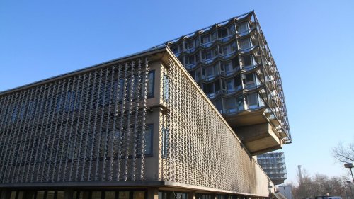 Verfall der Fassade des Klinikum Steglitz: Das Auge pflegt mit