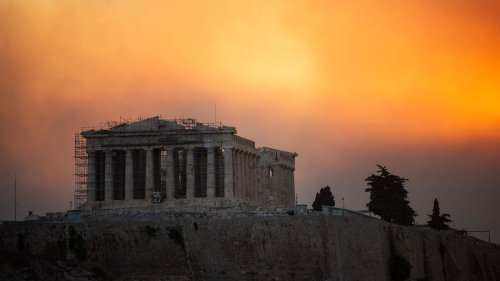 „Als würde der Schuh die Akropolis treten“: Adidas-Werbung auf Tempelanlage sorgt für Empörung in Griechenland