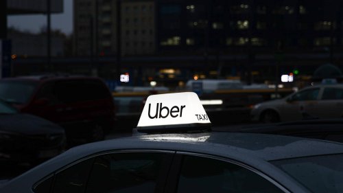 Homofeindlicher Übergriff gegen Schauspieler in Berlin: Basti Fährmann wegen Kuss aus Uber geworfen
