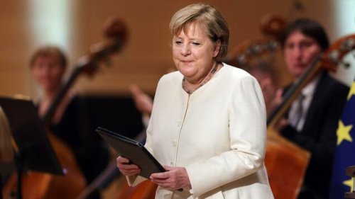 Angela Merkel schleicht sich zurück