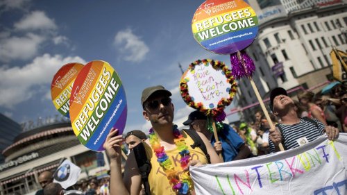 Faeser ändert Entscheidungspraxis bei Asylverfahren: Besserer Schutz für queere Geflüchtete