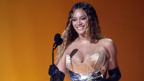 „Ich versuche, nicht zu emotional zu sein“: US-Sängerin Beyoncé gewinnt vier Grammys und bricht Rekord