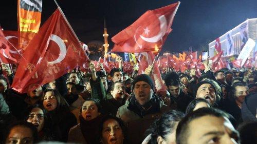 „Tayyip – tritt zurück“: Opposition hofft nach Festnahme von Imamoglu auf Massenproteste