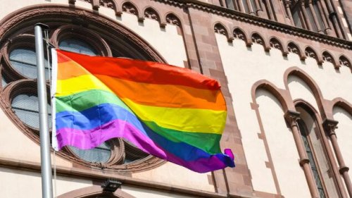 125 Bedienstete der katholischen Kirche outen sich als queer