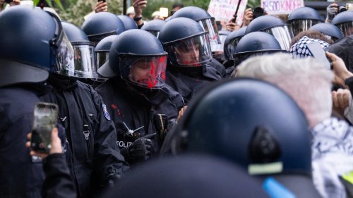 Beamter von Demonstranten attackiert: Polizei bittet um Videos von Nakba-Protest in Kreuzberg