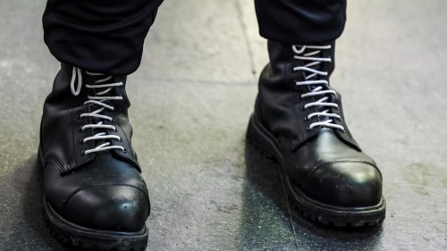 Vermummte überfallen rechte Jugendliche: Deutschlandfahne am Rande linker Demo in Friedrichshain geklaut