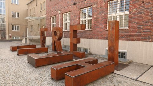 Von Tacheles-Mitgründer Hüseydin Arda: Gedenkstätte Hohenschönhausen hat ein neues Kunstwerk