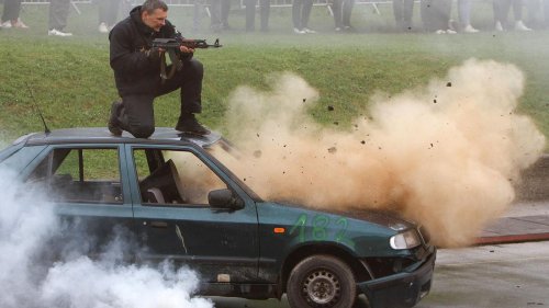 Wagemutiges Spektakel: Explosionen und Flammen: Stuntleute treffen sich in Kroatien
