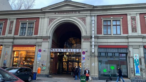 Ärger um geplanten Straßenmarkt vor der Markthalle Neun in Berlin-Kreuzberg : „Von mir aus können sie die Stände auf ihrer Straßenseite aufstellen, aber nicht vor meinem Fenster“