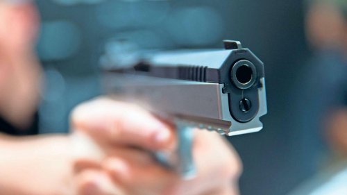 Polizei rückt mit Hundertschaft an: Unbekannte attackieren Gruppe am Weißen See in Berlin mit Softair-Pistole