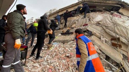 Weiteres schweres Beben in der Region: Mehr als 1500 Tote nach Erdbeben in türkisch-syrischer Grenzregion