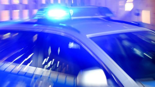 Polizei sucht nach Tatverdächtigen: Frittieröl gestohlen und über Berliner Bahnhofstreppe geschüttet