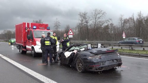 Drei Porsche-Sportwagen beteiligt: Vier Menschen sterben bei Autounfall auf der A3