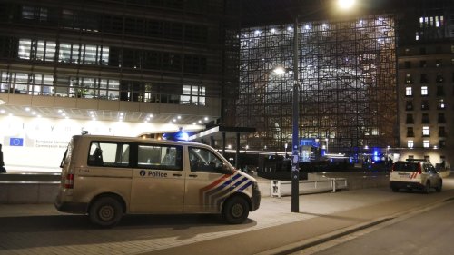 Einsatz vor der Haustür der EU-Kommission: Messerangriff in Brüssel – Polizei nimmt Mann in U-Bahnhof fest