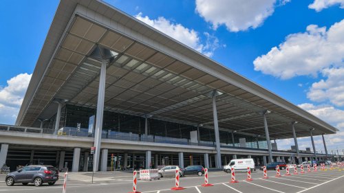 „Von entscheidender Bedeutung für die Metropolregion“: Berliner Senat tagt am Hauptstadtflughafen BER in Schönefeld