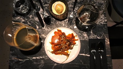 Restaurantkritik Sacrebleu!: Enoki-Pilze mit Tahini, Steak Tartare, glasierte Miso-Möhrchen